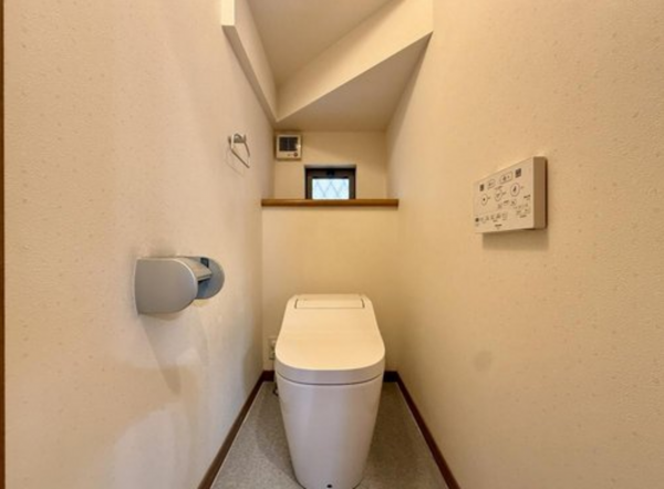 神戸市垂水区北舞子、中古一戸建てのトイレ画像です