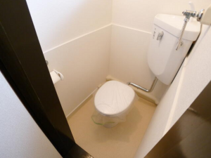 神戸市垂水区王居殿、収益物件/住宅のトイレ画像です