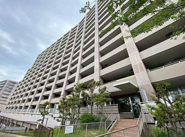 神戸市垂水区青山台、マンションの外観画像です