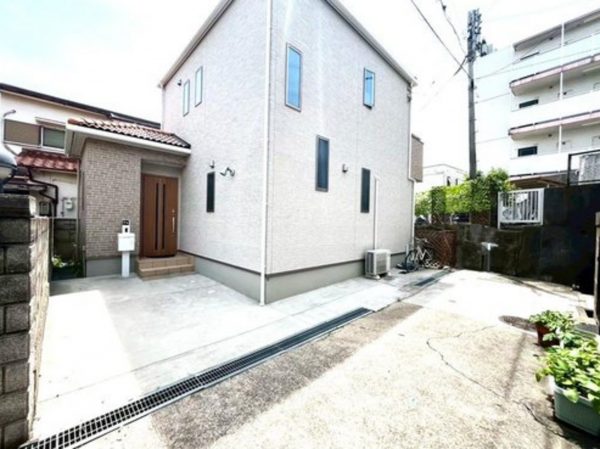 神戸市垂水区旭が丘、中古一戸建ての外観画像です