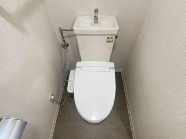神戸市垂水区西舞子、収益物件/マンションのトイレ画像です