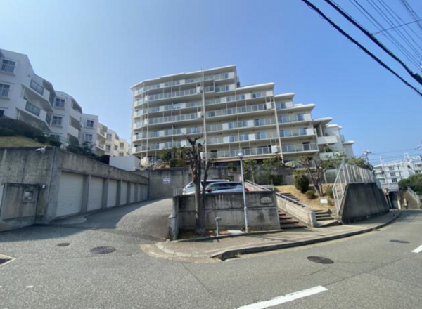 神戸市垂水区五色山、マンションの外観画像です