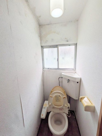 神戸市垂水区旭が丘、中古一戸建てのトイレ画像です