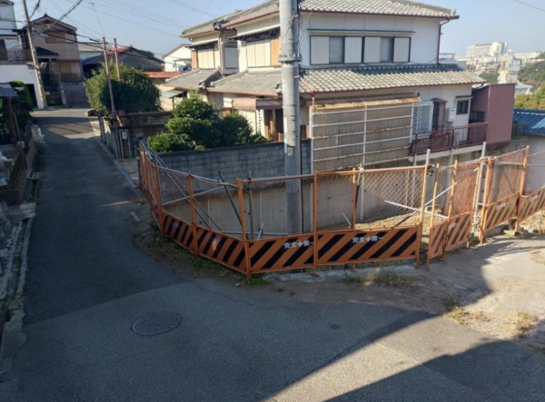 神戸市垂水区舞子坂、土地の前面道路を含む現地写真画像です