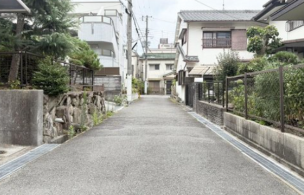 神戸市垂水区星陵台、土地の前面道路を含む現地写真画像です