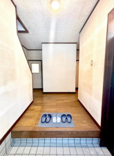 神戸市垂水区千鳥が丘、中古一戸建ての玄関画像です