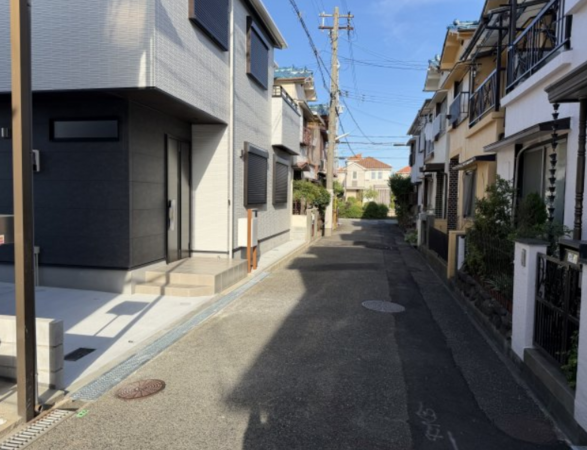 神戸市垂水区星陵台、新築一戸建ての前面道路を含む現地写真画像です