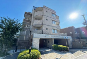神戸市垂水区霞ケ丘、マンションの外観画像です