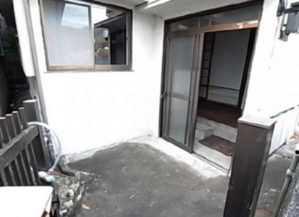 神戸市垂水区塩屋町、収益物件/住宅の玄関画像です