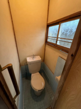 神戸市垂水区塩屋町、中古一戸建てのトイレ画像です