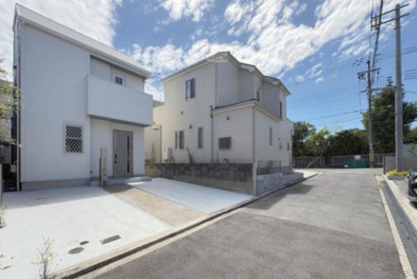 神戸市垂水区塩屋町、新築一戸建ての前面道路を含む現地写真画像です