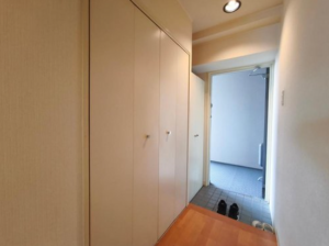 神戸市垂水区東垂水、マンションの玄関画像です