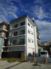 神戸市垂水区五色山、マンションの外観画像です