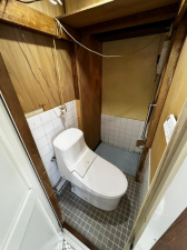 神戸市垂水区福田、収益物件/住宅のトイレ画像です
