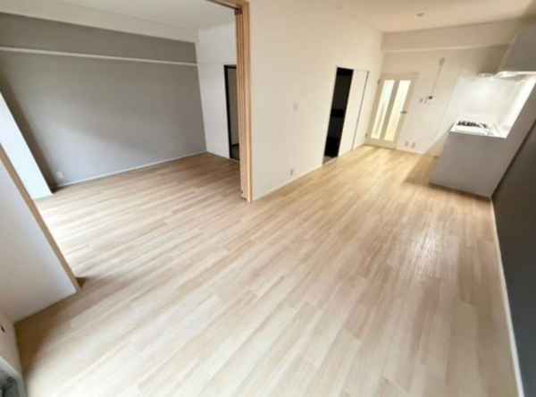 神戸市垂水区星陵台、マンションの居間画像です