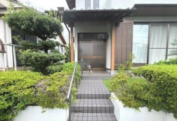 宮崎市学園木花台、中古一戸建ての玄関画像です