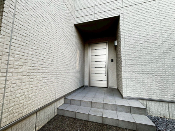 宮崎市清武町、中古一戸建ての玄関画像です