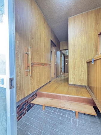 宮崎市月見ケ丘、中古一戸建ての玄関画像です