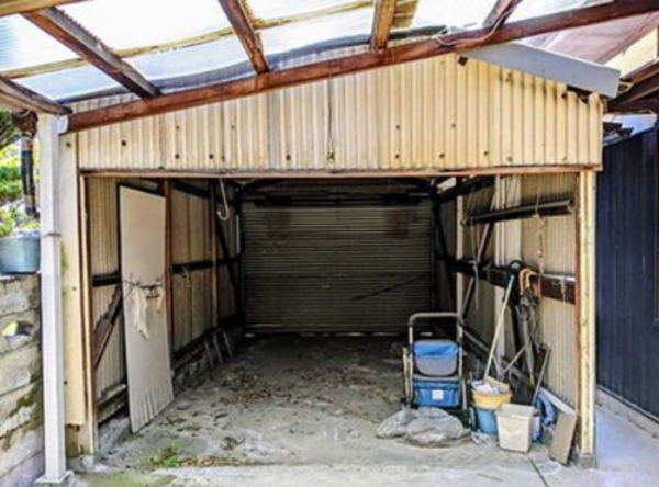 三豊市詫間町松崎、中古一戸建ての駐車場画像です