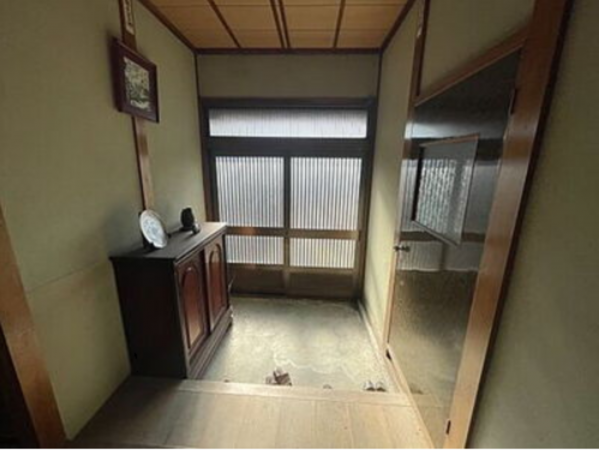 三豊市詫間町詫間、中古一戸建ての玄関画像です