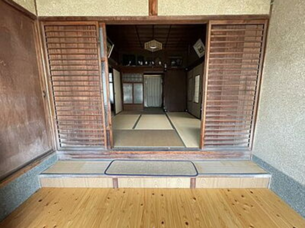 三豊市詫間町箱、中古一戸建ての玄関画像です
