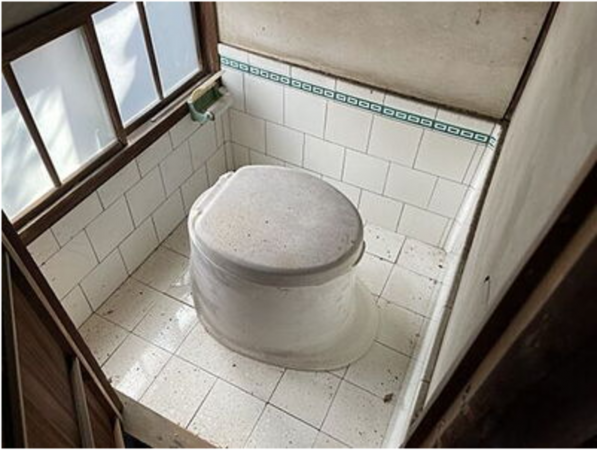 三豊市詫間町箱、中古一戸建てのトイレ画像です