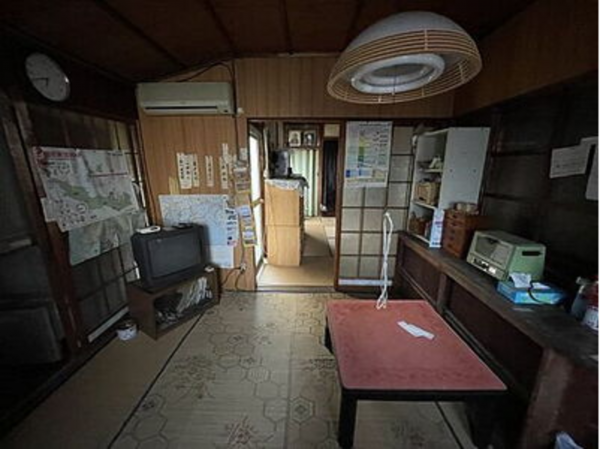 三豊市詫間町箱、中古一戸建ての居間画像です