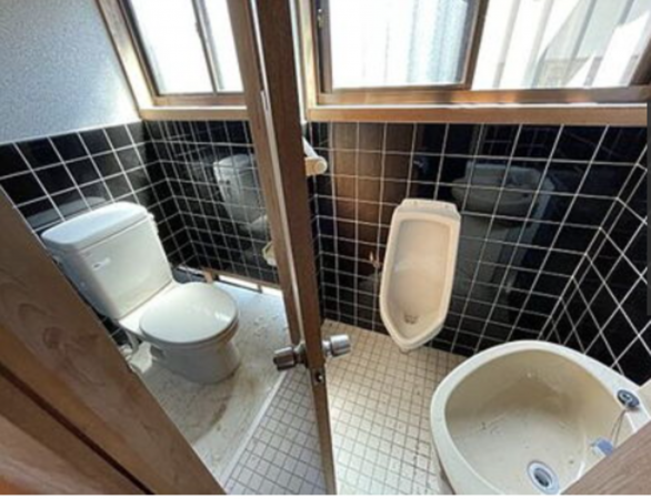 観音寺市豊浜町和田浜、中古一戸建てのトイレ画像です
