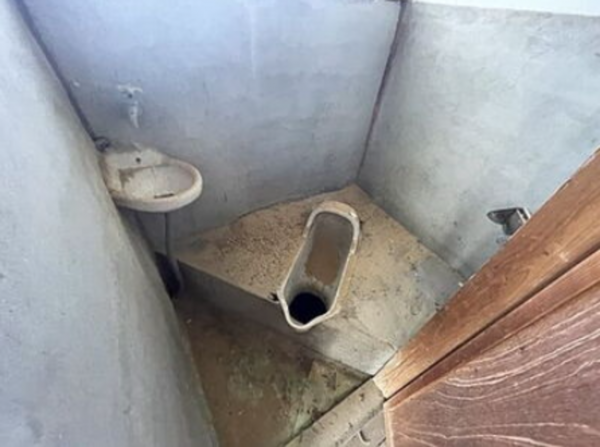 観音寺市豊浜町箕浦、中古一戸建てのトイレ画像です