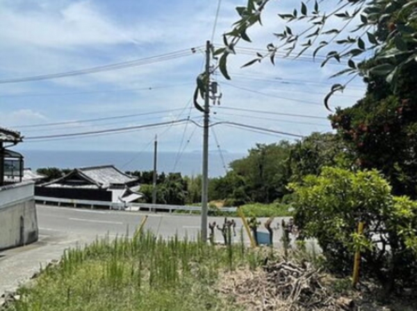 三豊市詫間町大浜、土地の前面道路を含む現地写真画像です