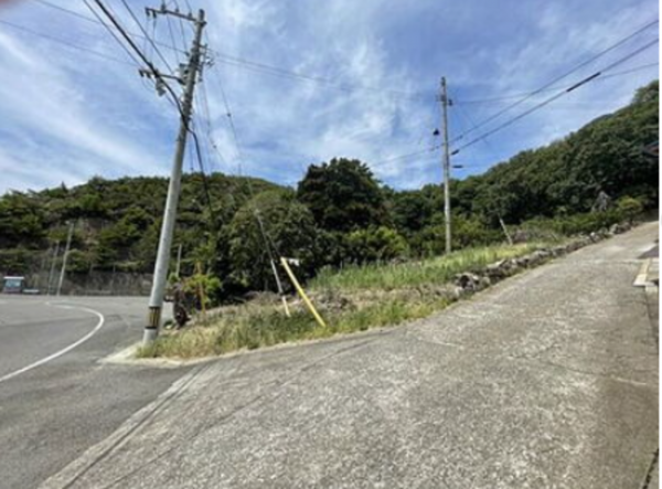 三豊市詫間町大浜、土地の前面道路を含む現地写真画像です