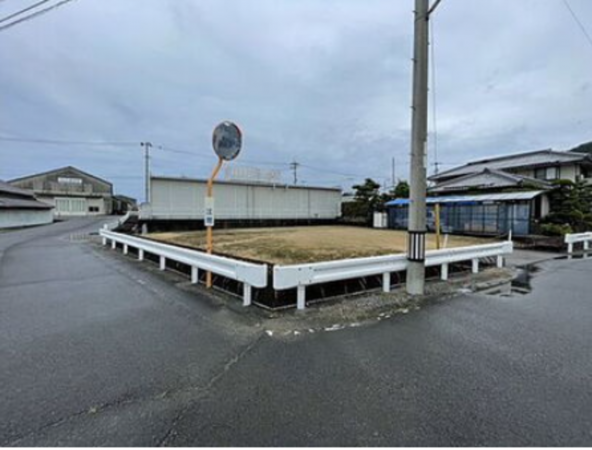 三豊市仁尾町仁尾己、土地の前面道路を含む現地写真画像です