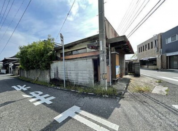 三豊市三野町吉津、土地の前面道路を含む現地写真画像です