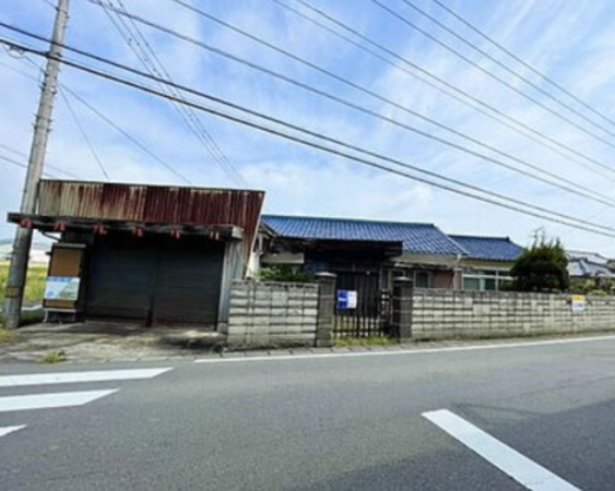 三豊市三野町吉津、土地の前面道路を含む現地写真画像です