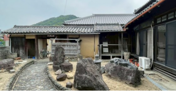 三豊市詫間町詫間、中古一戸建ての外観画像です