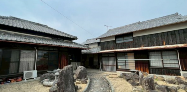 三豊市詫間町詫間、中古一戸建ての外観画像です