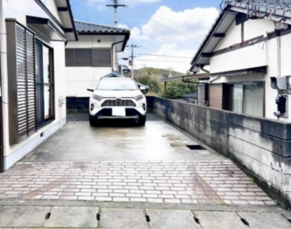 三豊市高瀬町下勝間、中古一戸建ての駐車場画像です