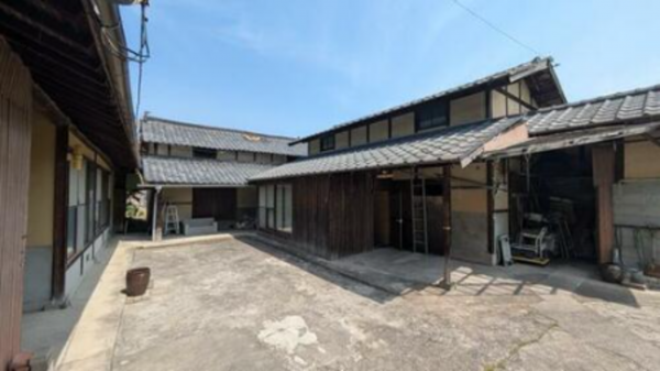 三豊市高瀬町比地、中古一戸建ての外観画像です