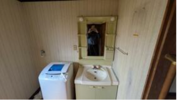 三豊市高瀬町比地、中古一戸建ての洗面画像です