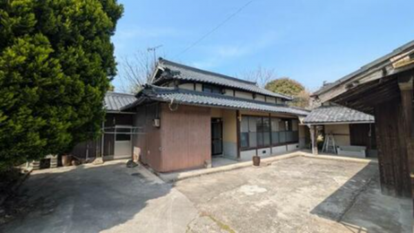 三豊市高瀬町比地、中古一戸建ての外観画像です