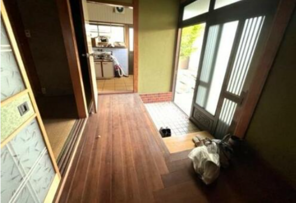 観音寺市大野原町大野原、中古一戸建ての玄関画像です
