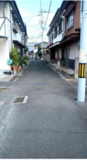 観音寺市港町、中古一戸建ての前面道路を含む現地写真画像です