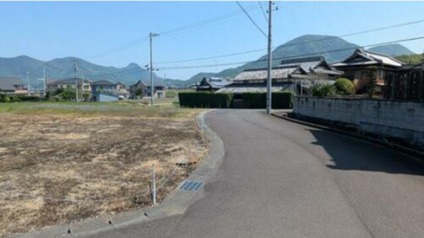 三豊市三野町下高瀬、土地の前面道路を含む現地写真画像です