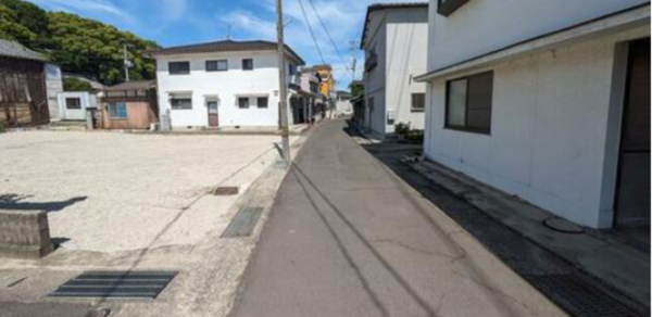 三豊市詫間町詫間、土地の前面道路を含む現地写真画像です