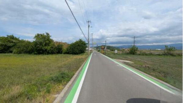 三豊市高瀬町比地、土地の前面道路を含む現地写真画像です