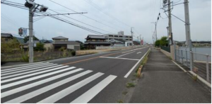 三豊市高瀬町上高瀬、土地の前面道路を含む現地写真画像です