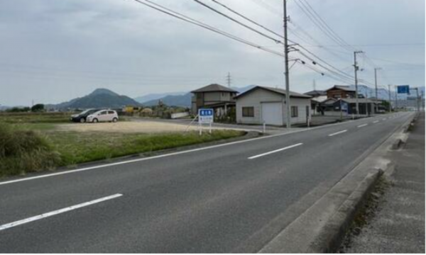 三豊市三野町大見、土地の前面道路を含む現地写真画像です