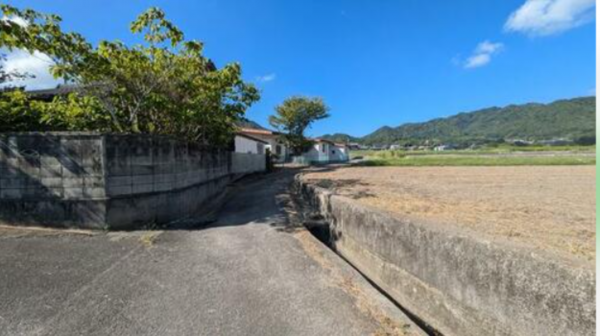 三豊市詫間町詫間、土地の前面道路を含む現地写真画像です