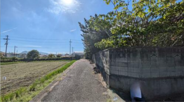 三豊市詫間町詫間、土地の前面道路を含む現地写真画像です