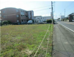 観音寺市柞田町、土地の前面道路を含む現地写真画像です